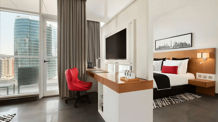 1 King Bed, Premium Suite 